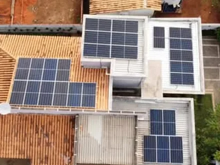 Vista aérea de bairro com diversos sistemas instalados